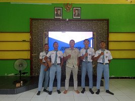 Presentasi Laporan PKL A12 Bersama Kabun 1, Dhanyang Ali Suwarna (2)